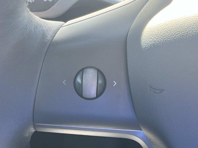 Used 2022 Tesla Model Y Performance AWD/4WD image 34