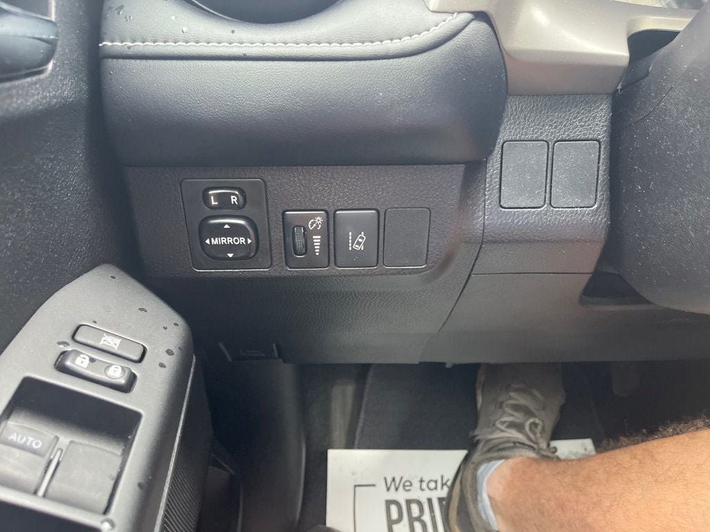 Used 2018 Toyota RAV4 XLE FWD image 18