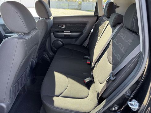 Used 2013 Kia Soul + image 19