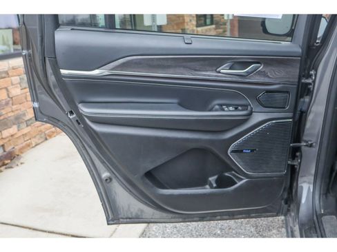 Used 2021 Jeep Grand Cherokee L Overland w/ Luxury Tech Group IV image 13