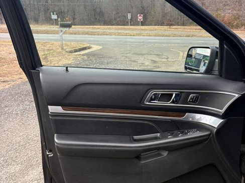 Used 2016 Ford Explorer Limited image 10