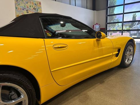 Used 2004 Chevrolet Corvette Convertible w/ Preferred Equipment Group RWD image 34