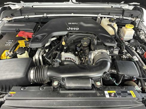 Used 2021 Jeep Gladiator Mojave AWD/4WD image 18