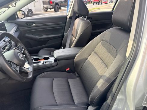 Used 2024 Nissan Altima 2.5 SV w/ SV Premium Package FWD image 10