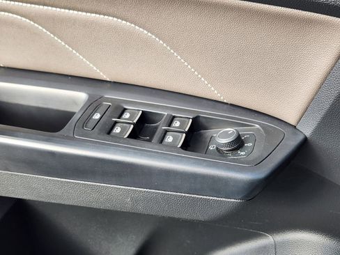 Used 2021 Volkswagen Atlas Cross Sport SEL Premium image 4