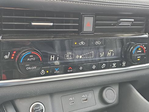 Used 2022 Nissan Rogue Platinum w/ Head-Up Display Package image 19