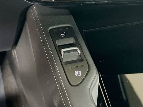 Used 2024 Kia Telluride EX w/ EX Captain's Chair Package image 21