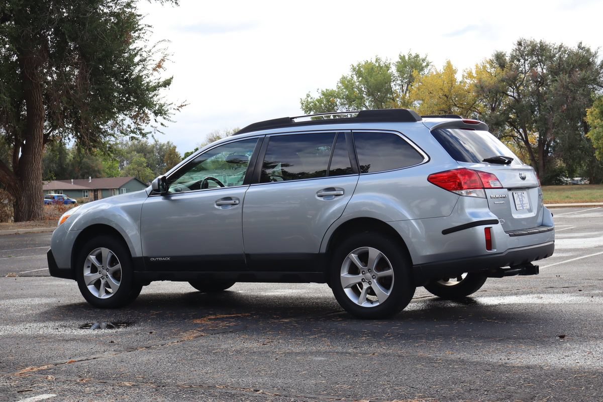 Used 2013 Subaru Outback 2.5i Premium AWD/4WD image 7