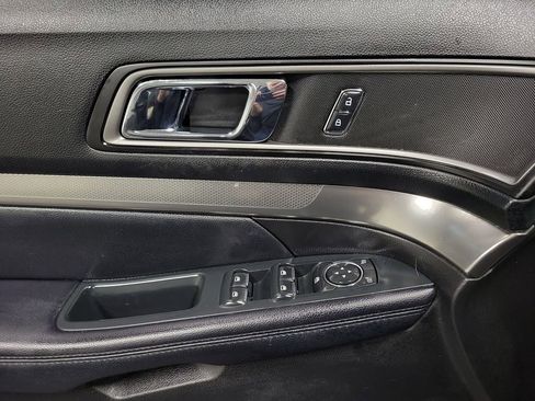Used 2018 Ford Explorer XLT image 20