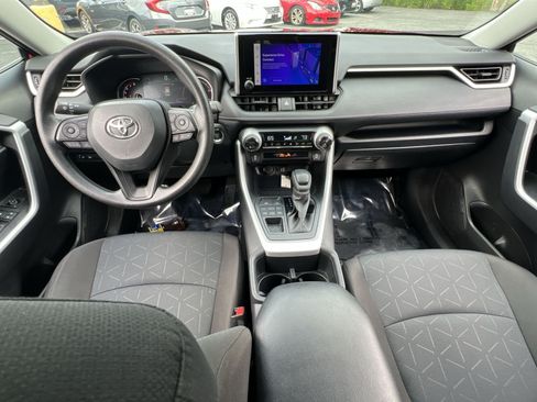 Used 2025 Toyota RAV4 XLE AWD/4WD image 22
