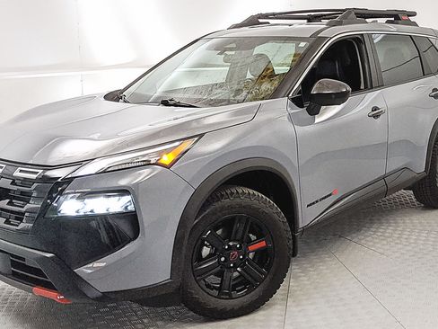 Used 2025 Nissan Rogue SV AWD/4WD image 6