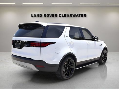 Used 2025 Land Rover Discovery S AWD/4WD image 5