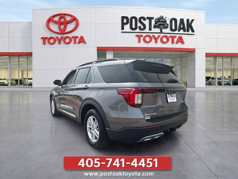 Used 2025 Ford Explorer Active w/ Active Comfort Package RWD image 4