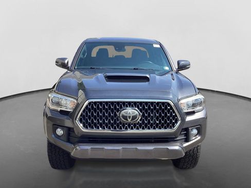 Used 2018 Toyota Tacoma TRD Sport AWD/4WD image 2