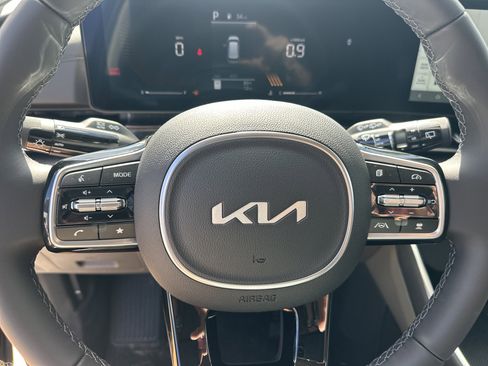 New 2026 Kia Carnival EX FWD image 17