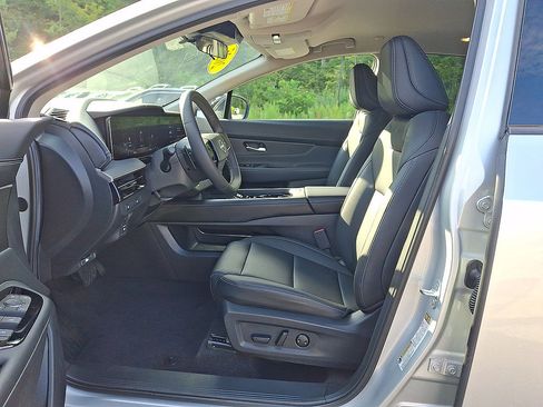 Certified 2025 Nissan Murano SV w/ Cargo Package AWD/4WD image 11