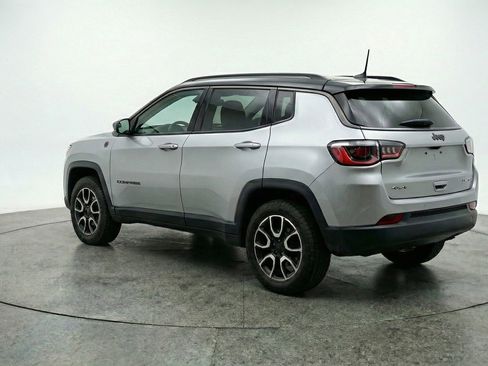 Used 2025 Jeep Compass Trailhawk AWD/4WD image 6