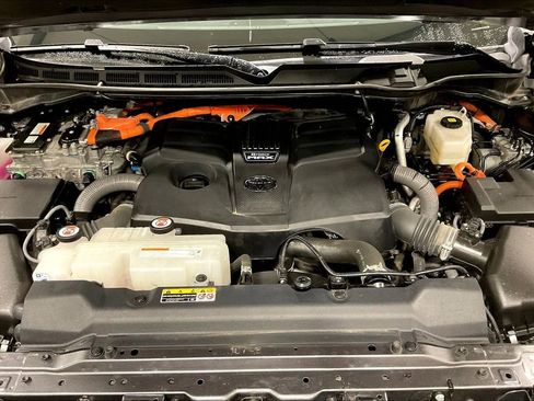 Used 2024 Toyota Tundra Limited image 30