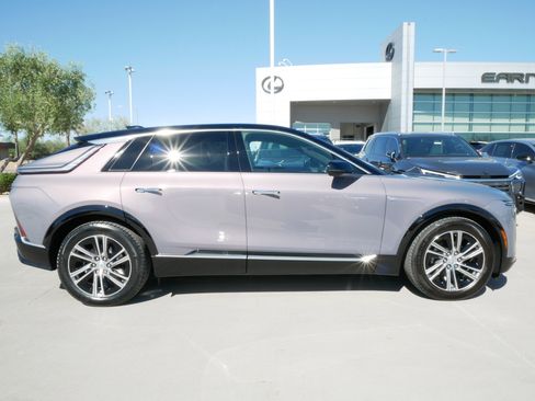 Used 2025 Cadillac Lyriq Luxury image 11