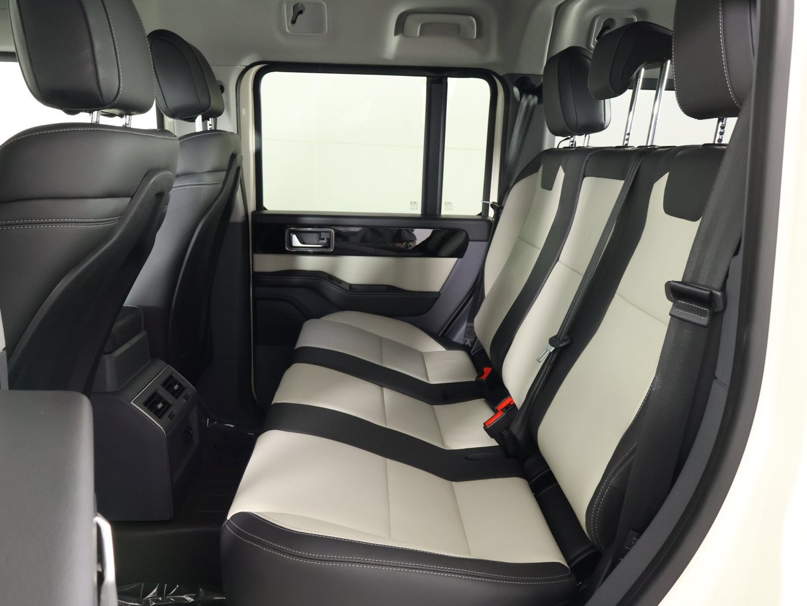 Used 2025 INEOS Grenadier Station Wagon AWD/4WD image 30