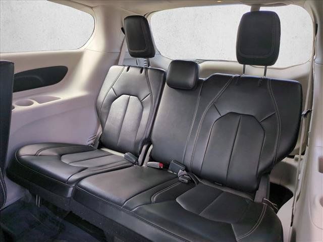 Used 2024 Chrysler Pacifica Limited FWD image 19