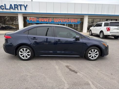 Used 2025 Toyota Corolla LE image 3