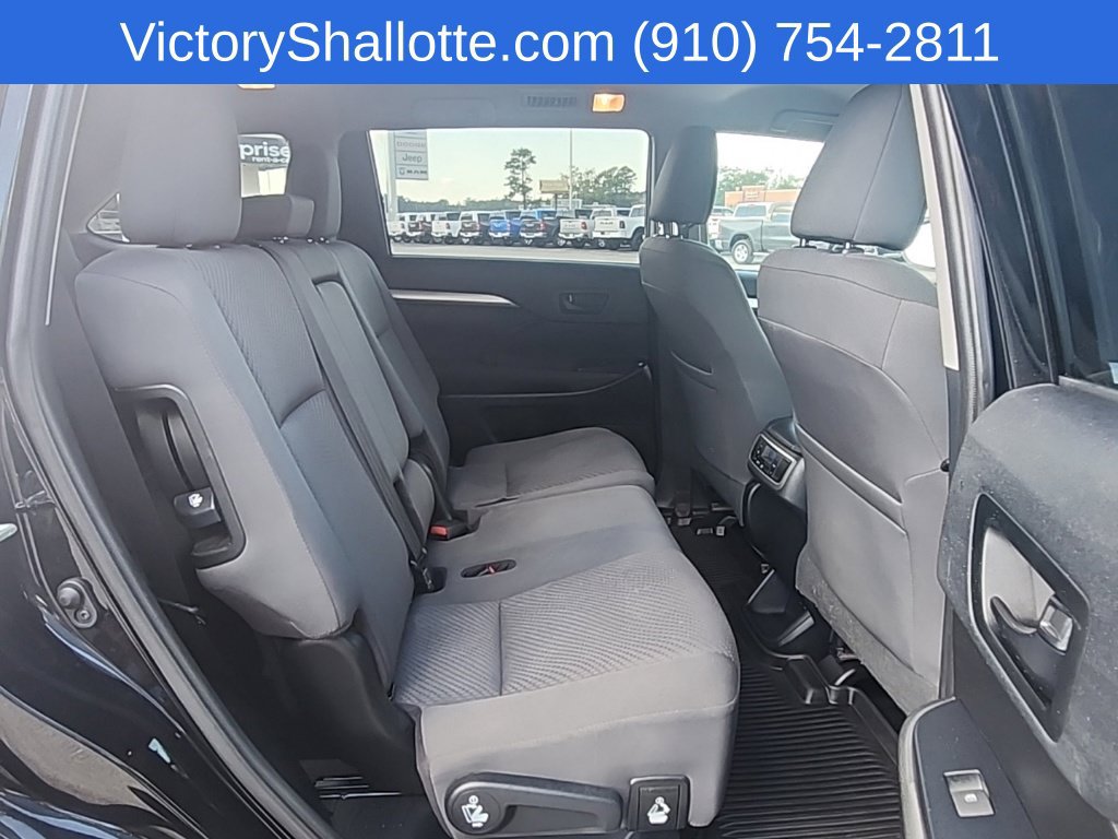 Used 2019 Toyota Highlander LE AWD/4WD image 31