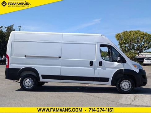 Used 2024 RAM ProMaster 2500 w/ Safety Group FWD image 8