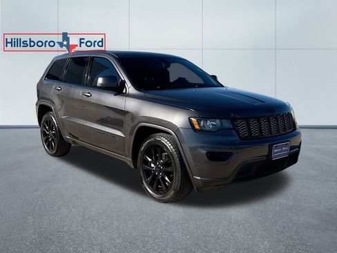Used 2019 Jeep Grand Cherokee Altitude image 3