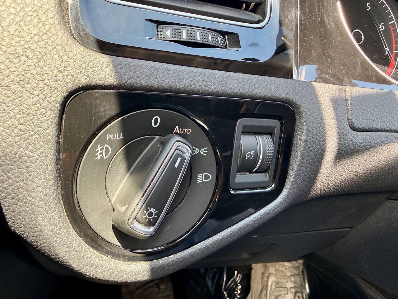 Used 2015 Volkswagen Golf SEL FWD image 12