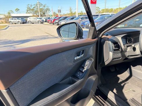 Certified 2023 Nissan Rogue SV image 18