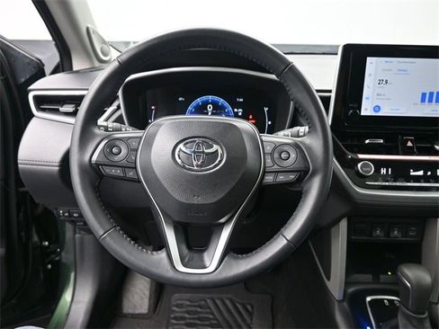 Used 2025 Toyota Corolla Cross XLE image 7