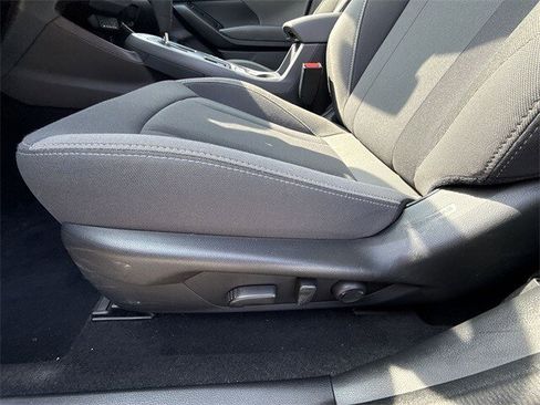 Used 2025 Subaru Crosstrek 2.0i Premium image 12