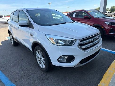 Used 2017 Ford Escape SE FWD image 2