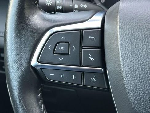 Used 2021 Toyota Highlander XLE image 24