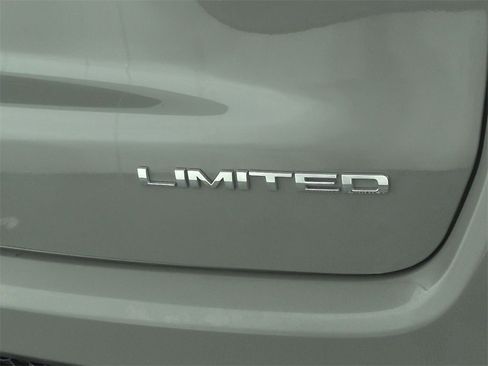 Used 2020 Jeep Compass Limited image 10