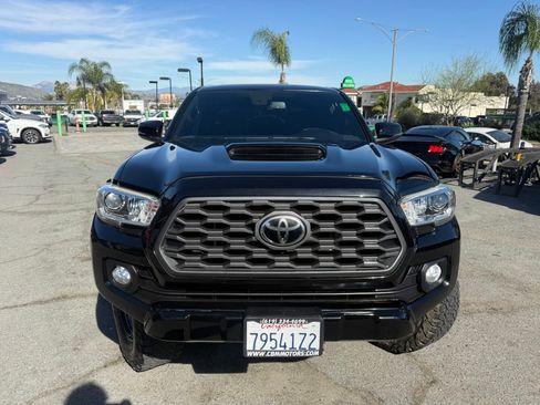 Used 2020 Toyota Tacoma TRD Sport w/ Technology Package image 4