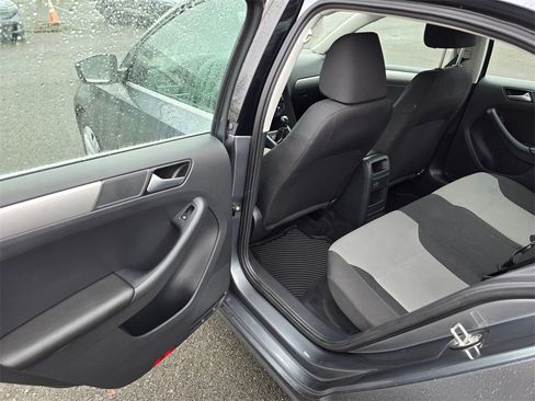 Used 2017 Volkswagen Jetta S image 16