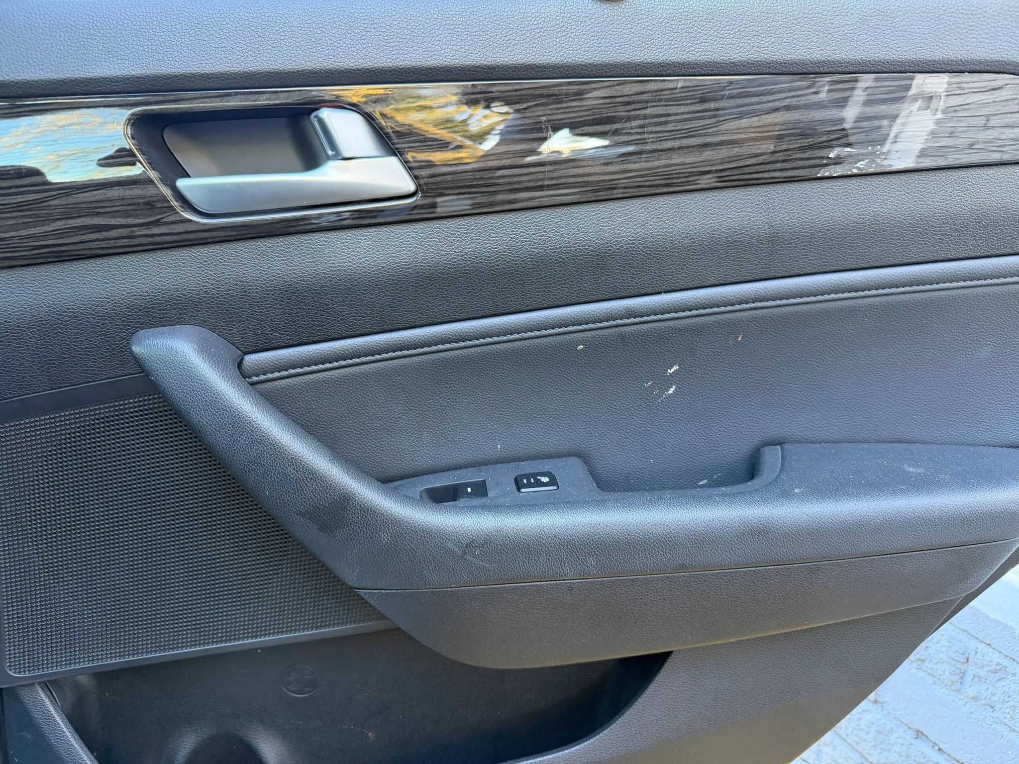 Used 2015 Hyundai Sonata Limited w/ Option Group 06 FWD image 13