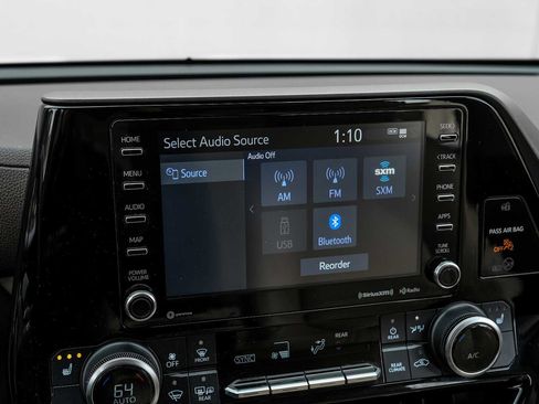 Used 2021 Toyota Highlander XLE image 30