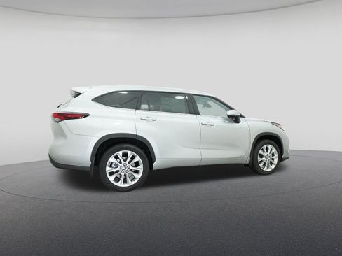 New 2025 Toyota Highlander Limited image 26