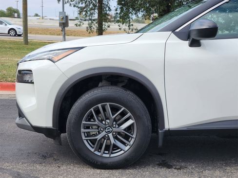 Used 2023 Nissan Rogue S image 8