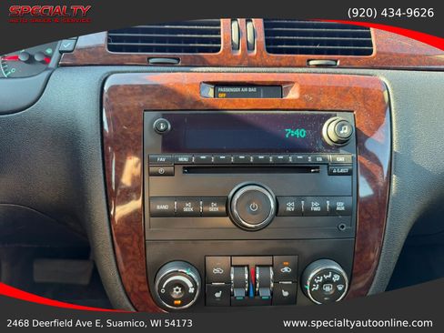 Used 2011 Chevrolet Impala LTZ FWD image 18