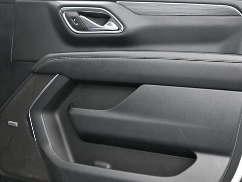 Used 2024 GMC Yukon XL SLT image 36