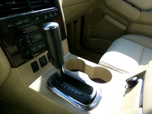 Used 2006 Ford Explorer Limited image 23