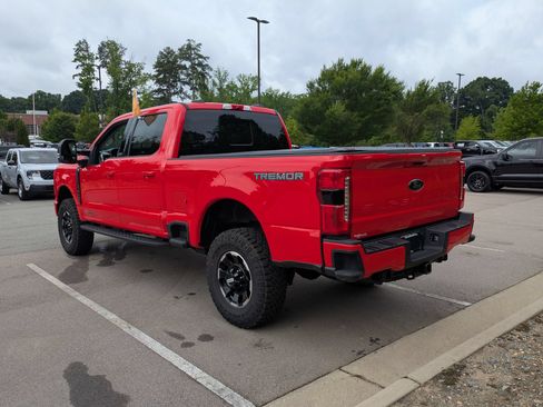 Certified 2025 Ford F250 XLT w/ Black Appearance Package AWD/4WD image 6