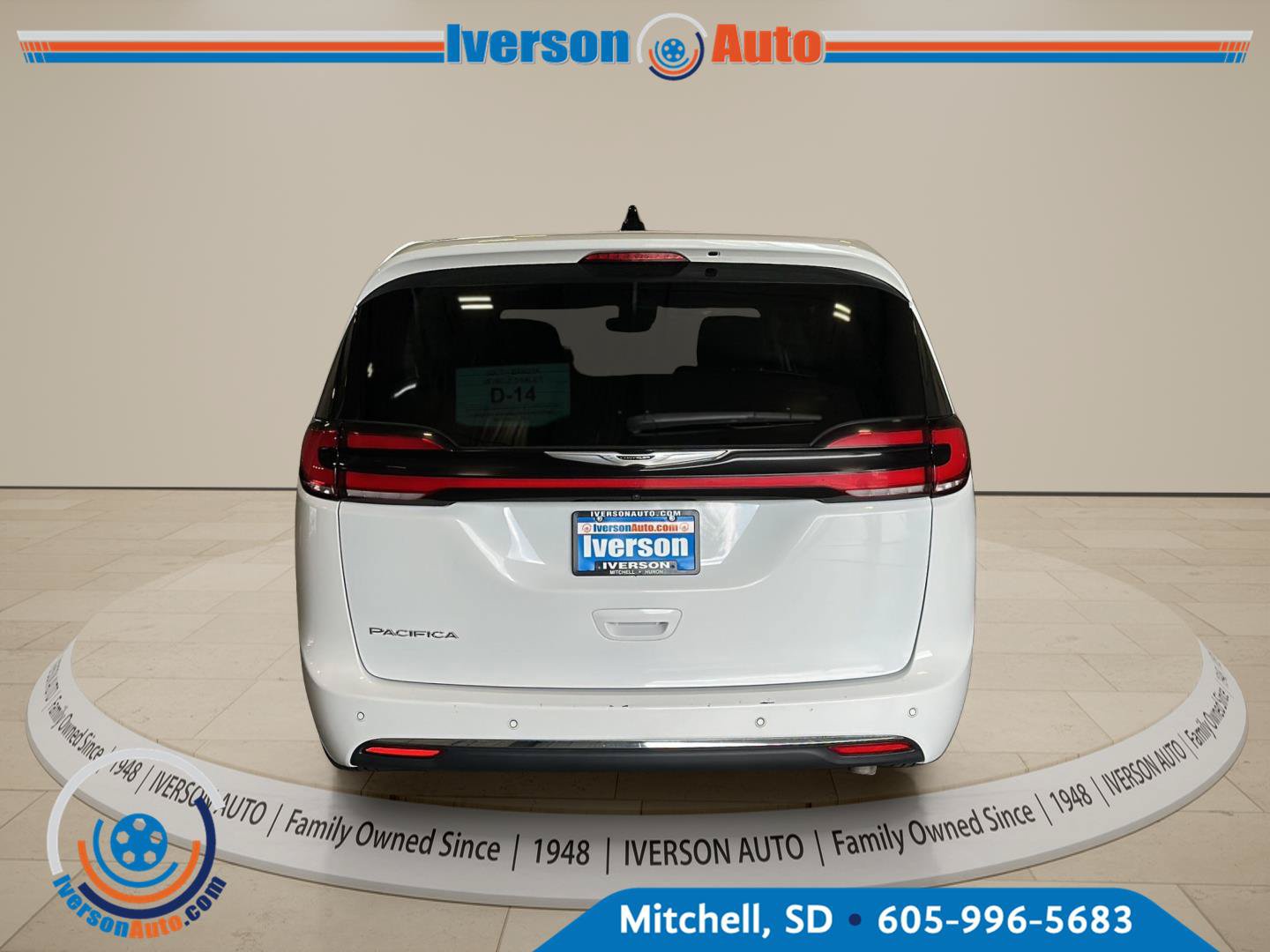 Used 2023 Chrysler Pacifica Touring-L FWD image 6