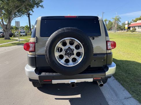 Used 2011 Toyota FJ Cruiser 4WD w/ Upgrade Pkg image 6