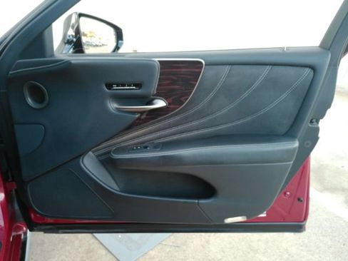 Used 2018 Lexus LS 500 w/ Interior Upgrade Package image 17