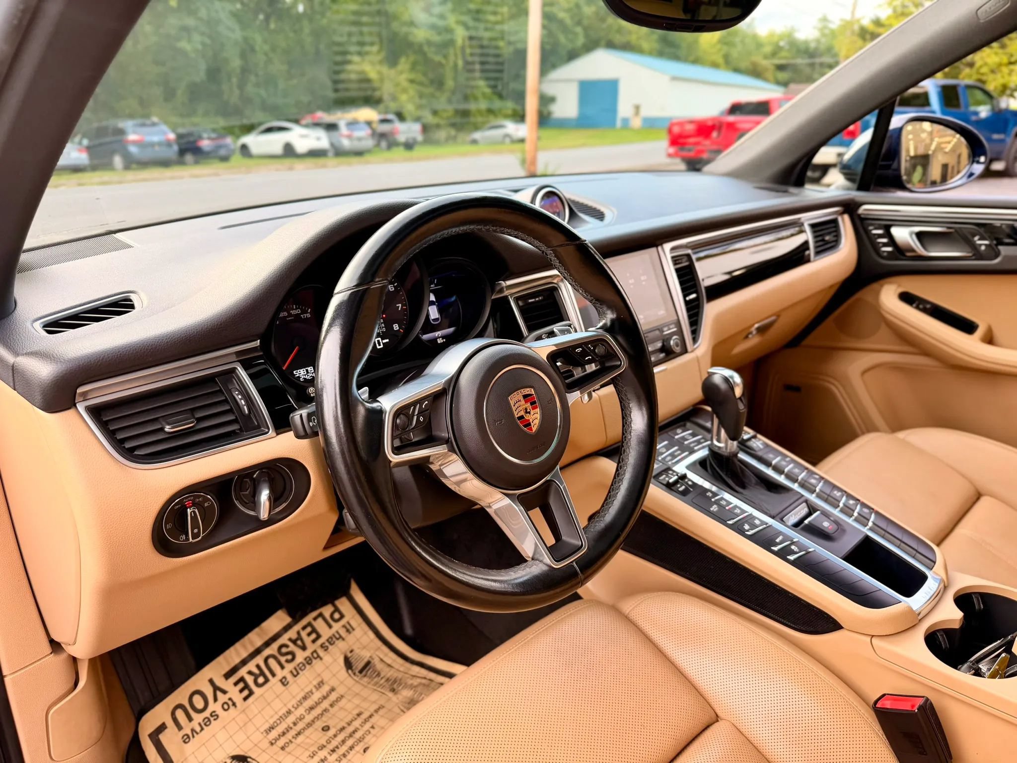 Used 2018 Porsche Macan Sport Edition AWD/4WD image 19